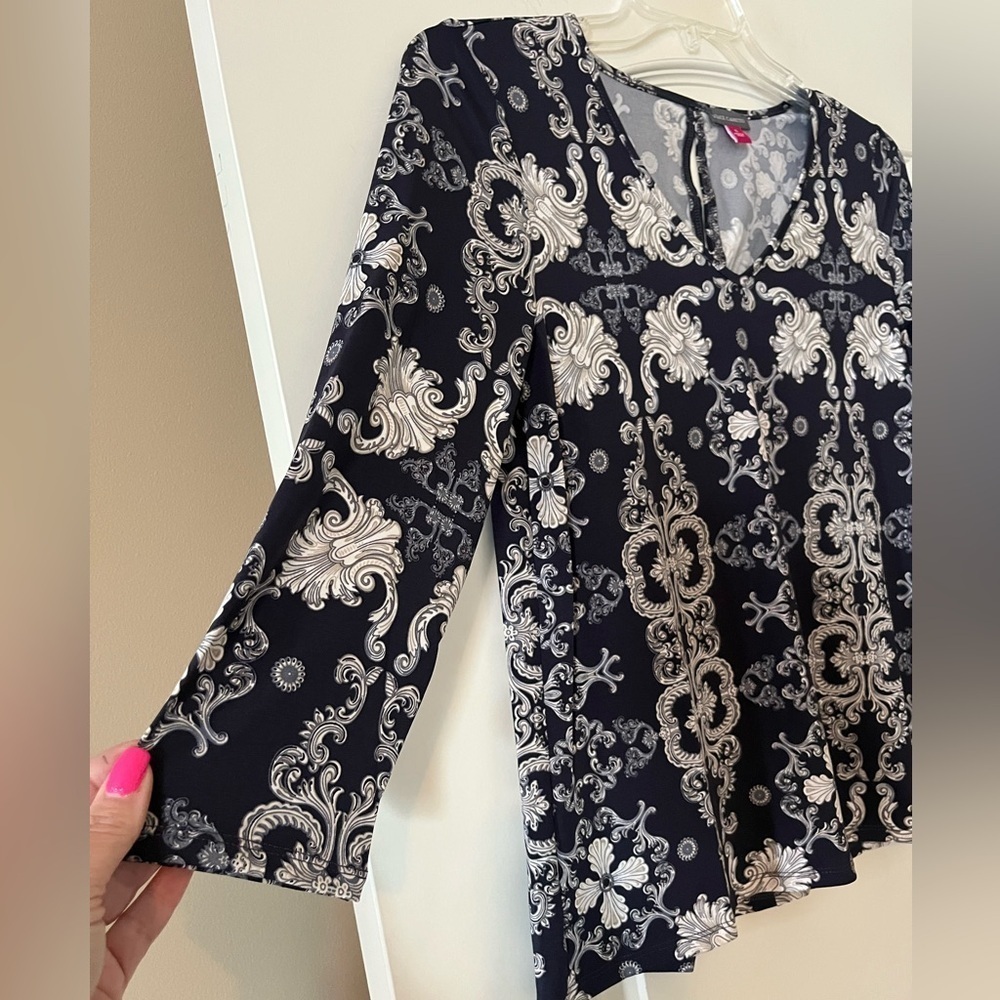 Vince Camuto Patterned Soft Navy 3/4 Length Blouse Women’s Size Small - Picture 6 of 15